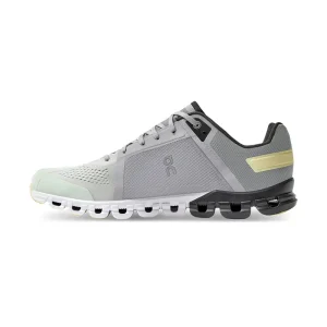 En Cloudflow Alloy Magnet Shoes, unas zapatillas de running ligeras con un gran rendimiento en entrenamientos rápidos.