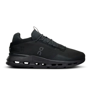 En Cloudnova All Black Shoes, unas zapatillas negras de belleza con la comodidad de CloudTec y lo mejor para usar en zonas urbanas del Reino Unido.