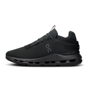 En Cloudnova All Black Shoes, unas zapatillas negras de belleza con la comodidad de CloudTec y lo mejor para usar en zonas urbanas del Reino Unido.