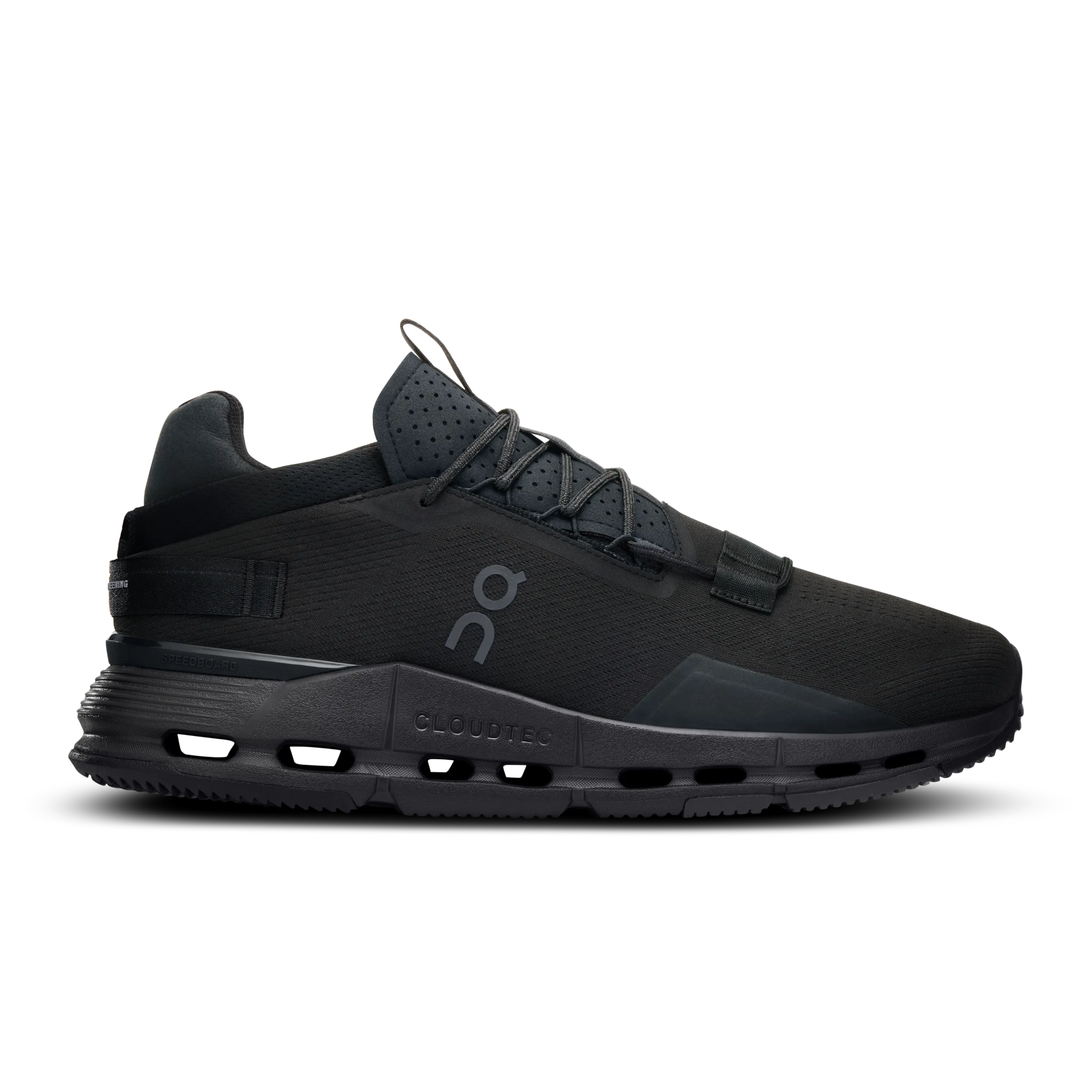 On Cloudnova All Black Shoes En Cloudnova All Black Shoes, unas zapatillas negras de belleza con la comodidad de CloudTec y lo mejor para usar en zonas urbanas del Reino Unido.