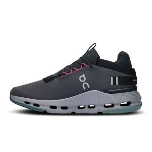 En Cloudnova Eclipse Alloy Shoes, una zapatilla en tonos negros y grises con la comodidad CloudTec para las calles del Reino Unido.