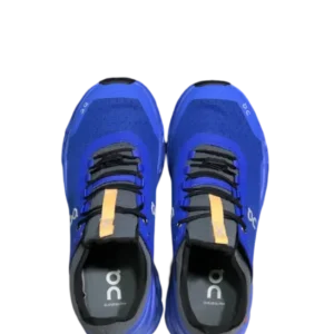Zapatillas Cloudultra Cerulean Blue, ideales para carreras largas y pruebas en el Reino Unido gracias a su espuma Helion y sus suelas estables.