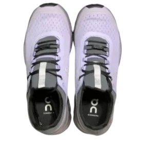 Los zapatos Cloudultra Hurricane vienen con suela estable y espuma Helion para ofrecer una excelente experiencia en el terreno del Reino Unido.