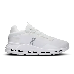 Zapatillas On Cloud Nova All White, parte superior blanca monocromática con diseño elegante para comodidad urbana.