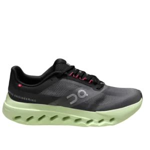 On Cloud Surfer Black over Green presenta un elegante tono verde/negro con parte superior transpirable y suela acolchada.