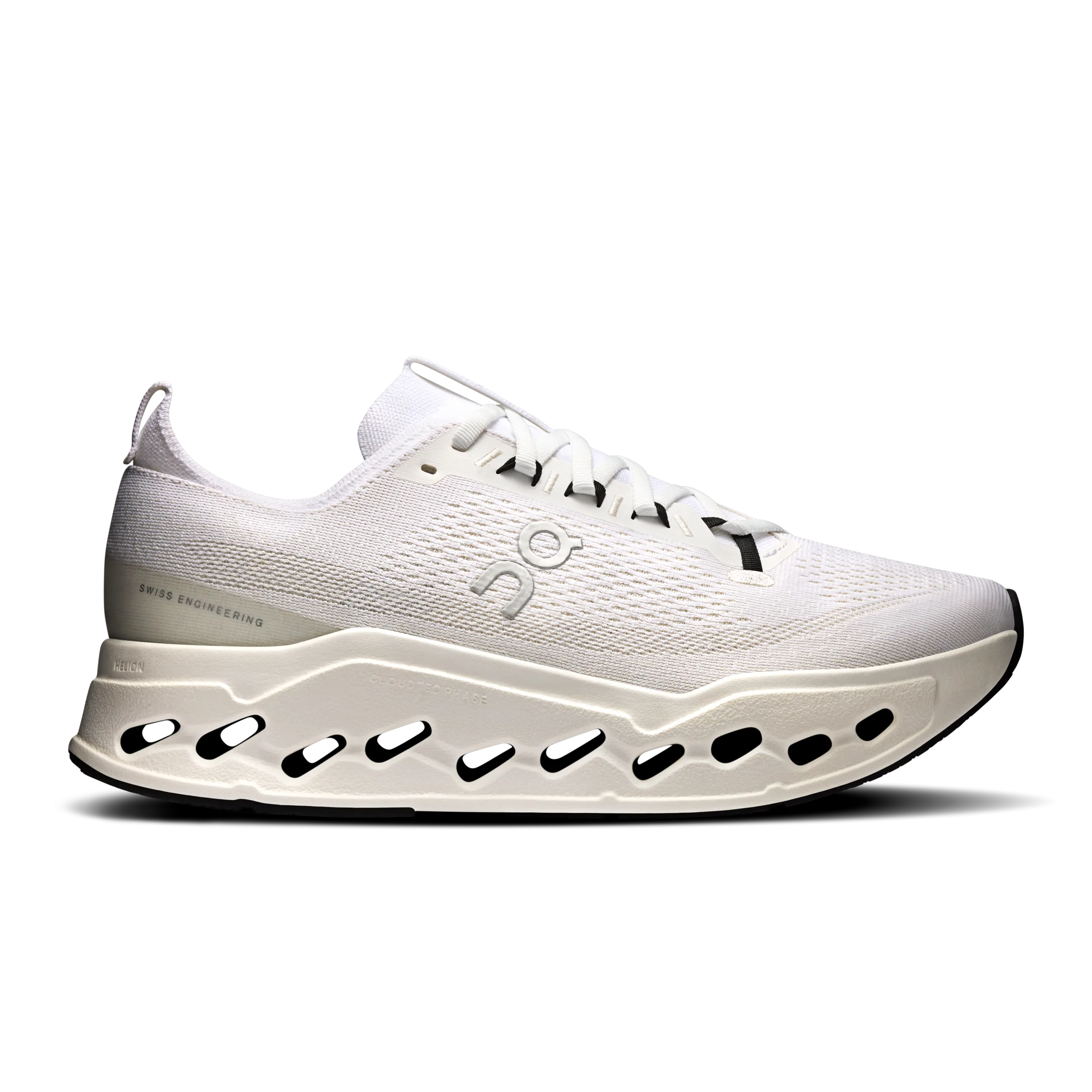 On Cloud Surfer Max Blanco Las zapatillas Cloudsurfer Max Blanco presentan un nivel máximo de amortiguación y espuma suiza CloudTec Phase y Helion.