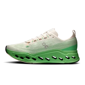 En Cloudsurfer Max Ivory/Honeydew, una zapatilla para correr con CloudTec Phase y espuma Helion.