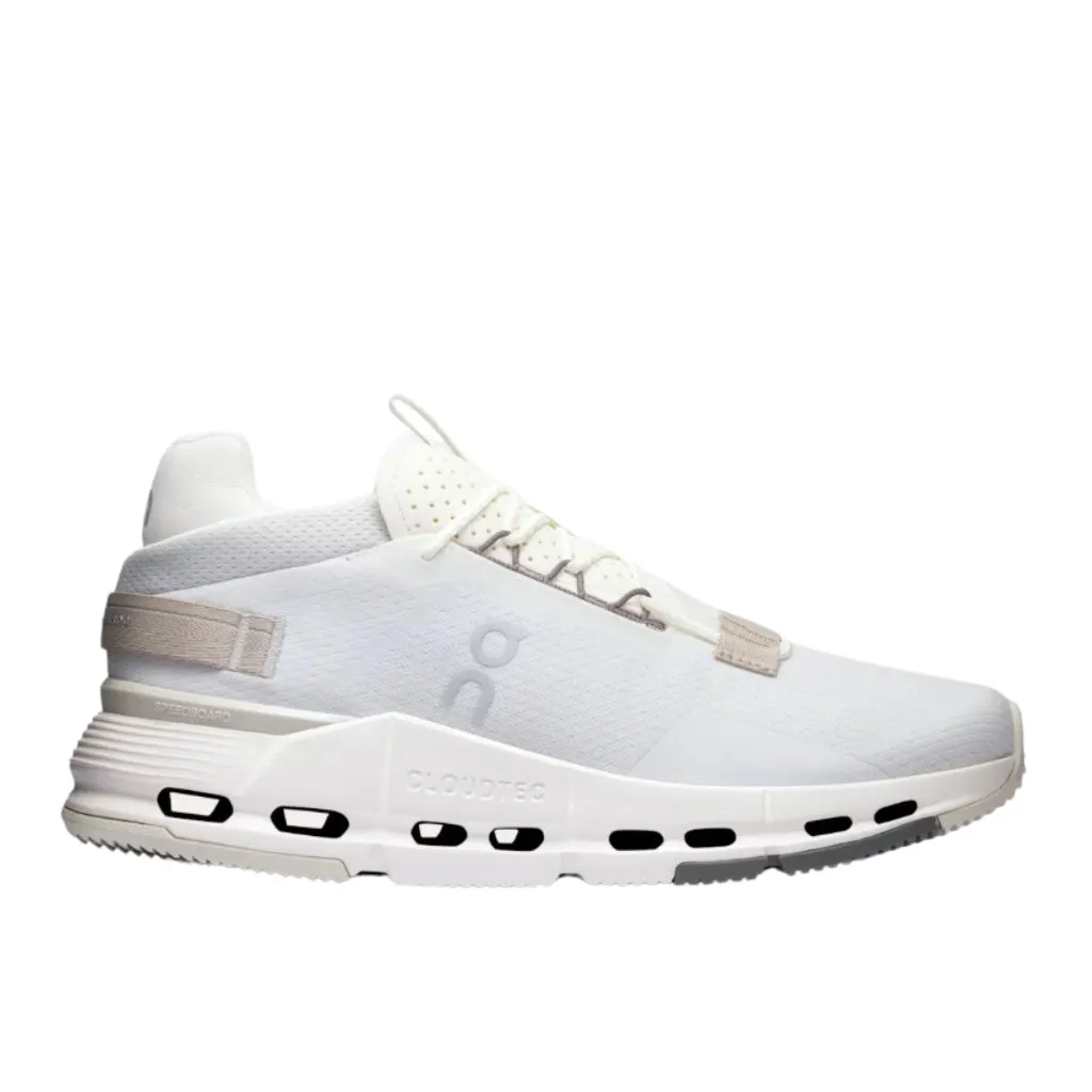 On Cloudnova ICE Sand Shoes Los zapatos Cloudnova ICE Sand Shoes presentan colores beige y blanco naturales con Swiss CloudTec y Speedboard.