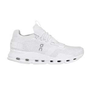 En Cloudnova White on White Shoes, una zapatilla deportiva de estilo de vida con gran rendimiento y estilo de triple capa blanca.