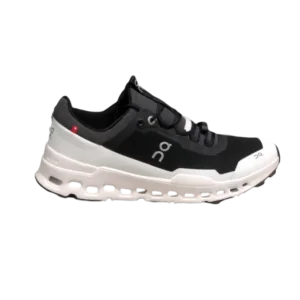 En Cloudultra Black and White Shoes, una arrasadora de senderos con Helion, CloudTec y estilo clásico.